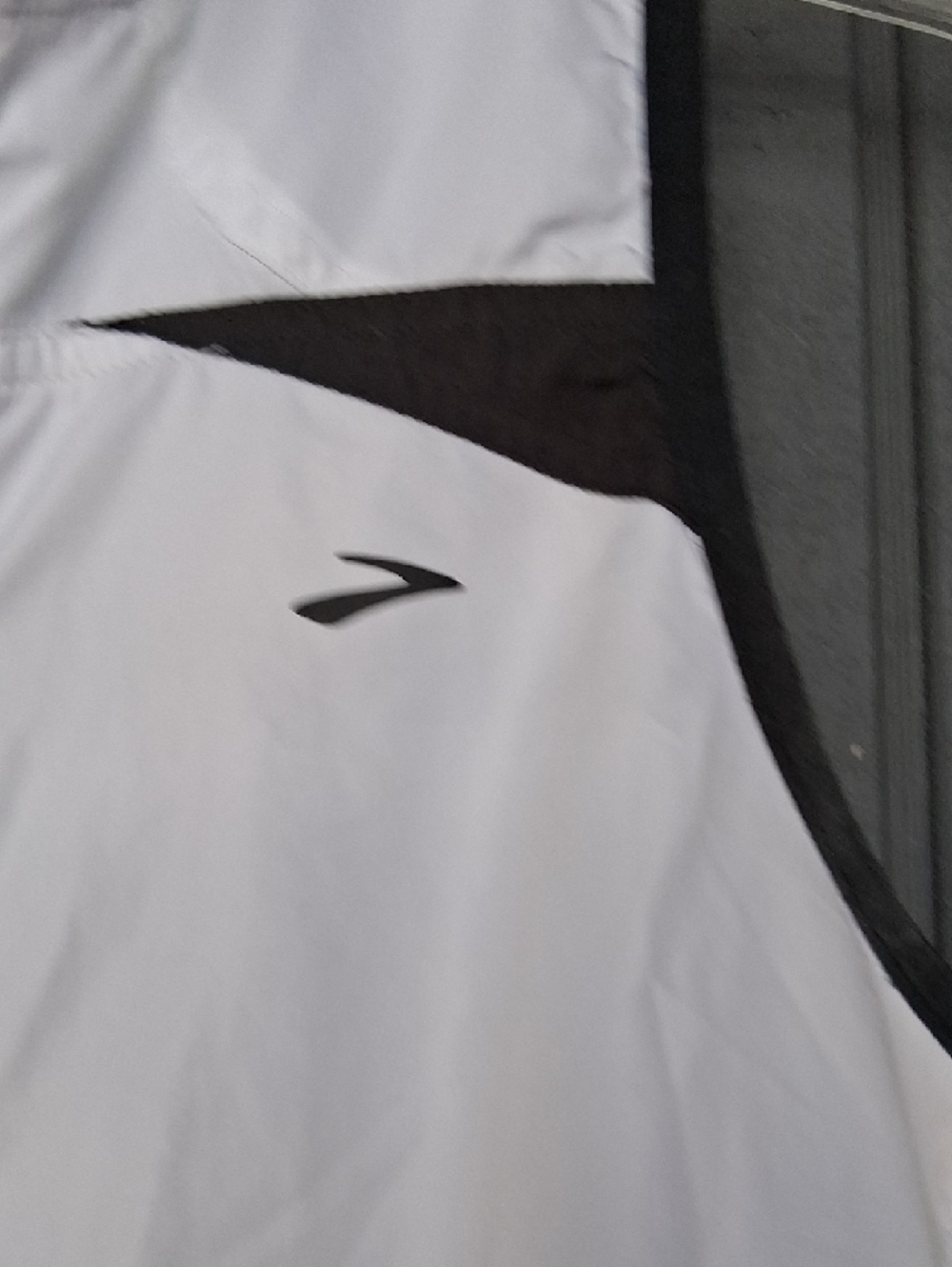 Brooks White and Black Sleeveless Zip-Front Running Vest - Picture 3 of 5